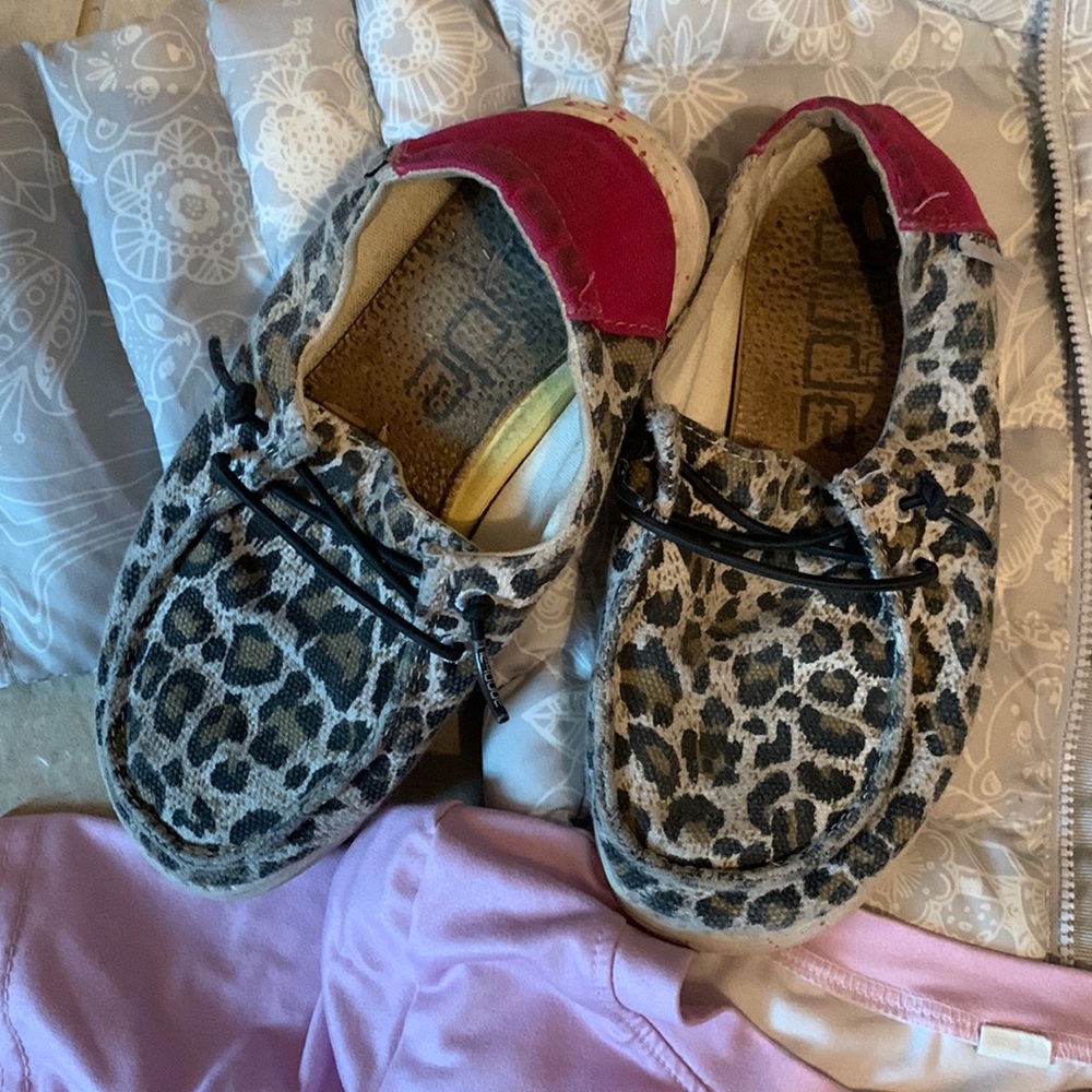 Girls hey dudes size 11